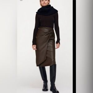 Zara faux leather Bow skirt
